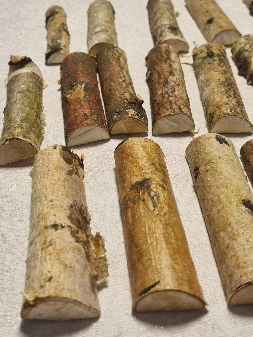 25 Birch Branch Halves, 4" Natural White Birch Wood Logs for Crafts, Rustic Wedding Decor, Birch Bark Sticks, DIY Woodworking Supplies