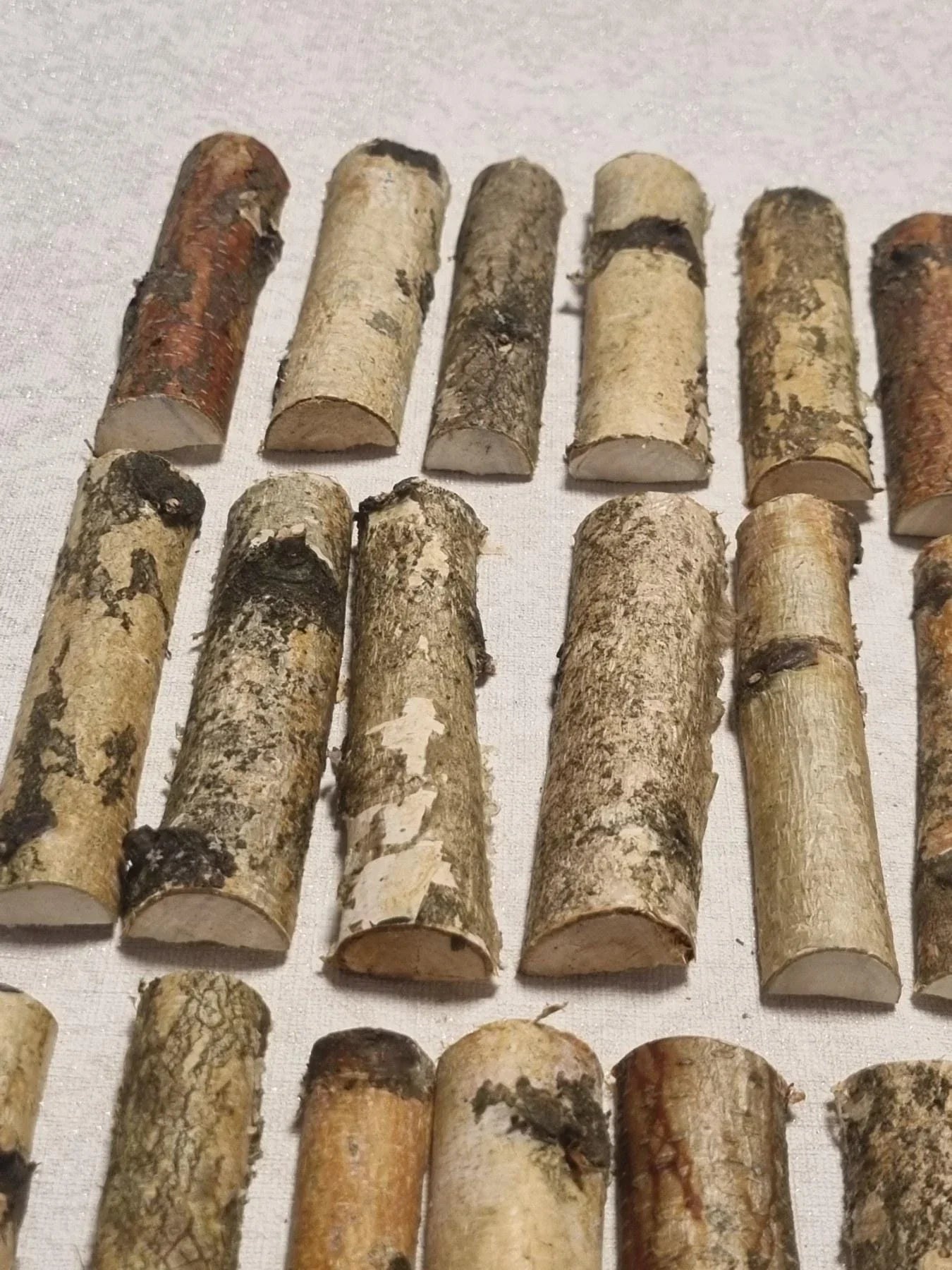 30 pcs Birch Wood Half Logs for Crafts, 4" Natural White Birch Branches, Split Birch Sticks for DIY Home Decor, Rustic Wood Slices for Art