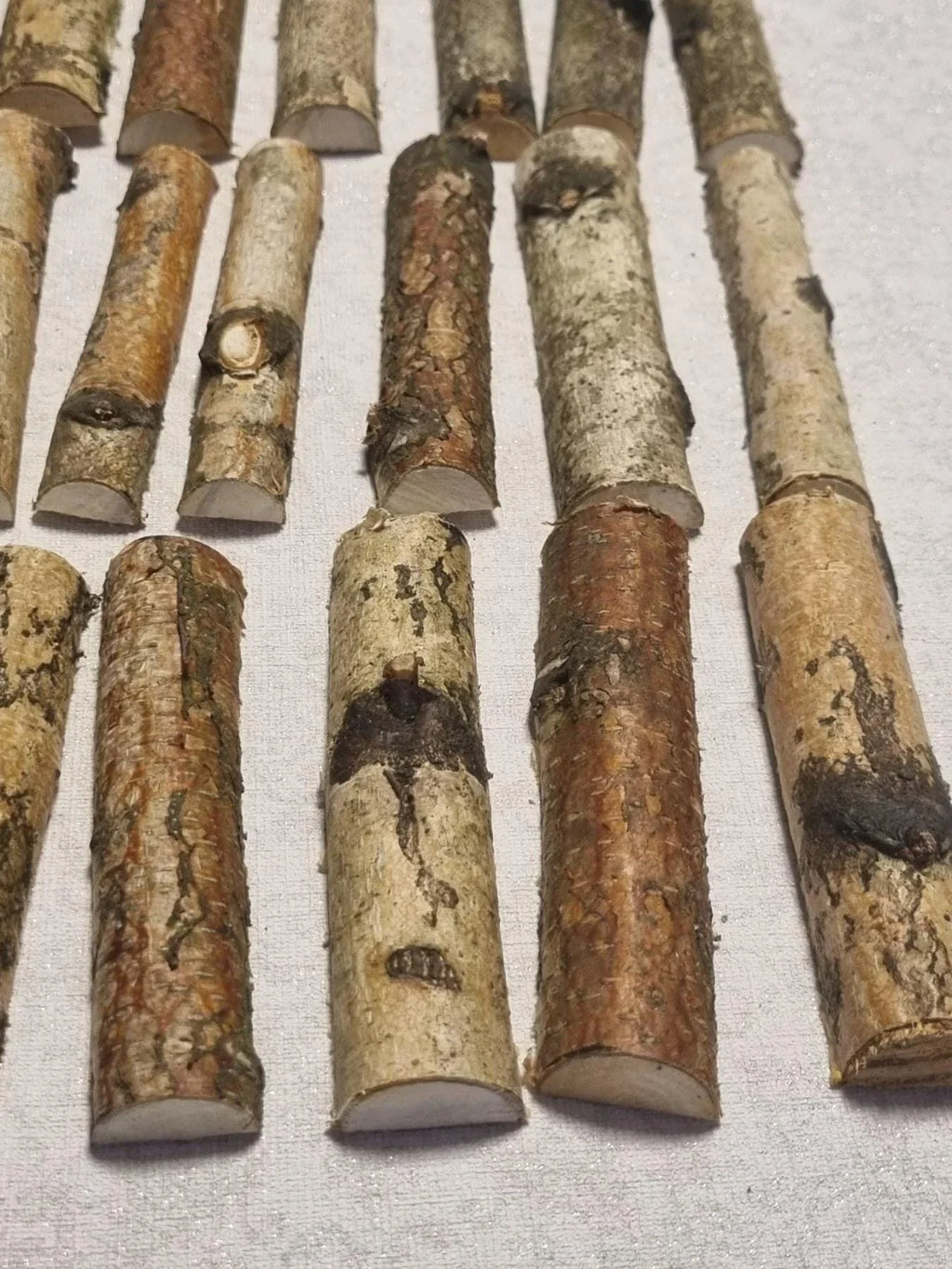 30 pcs Birch Wood Half Logs for Crafts, 4" Natural White Birch Branches, Split Birch Sticks for DIY Home Decor, Rustic Wood Slices for Art