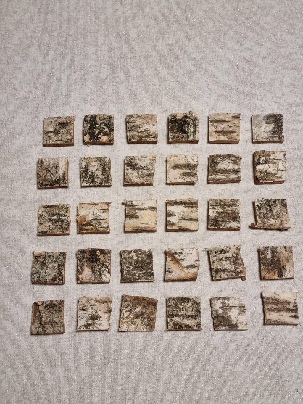 Birch Bark Squares, 30 pcs, 3x3 cm Hand-Cut Tree Bark Tiles for Crafts, Organic Birch Wood Pieces for Scrapbooking, Rustic Decor