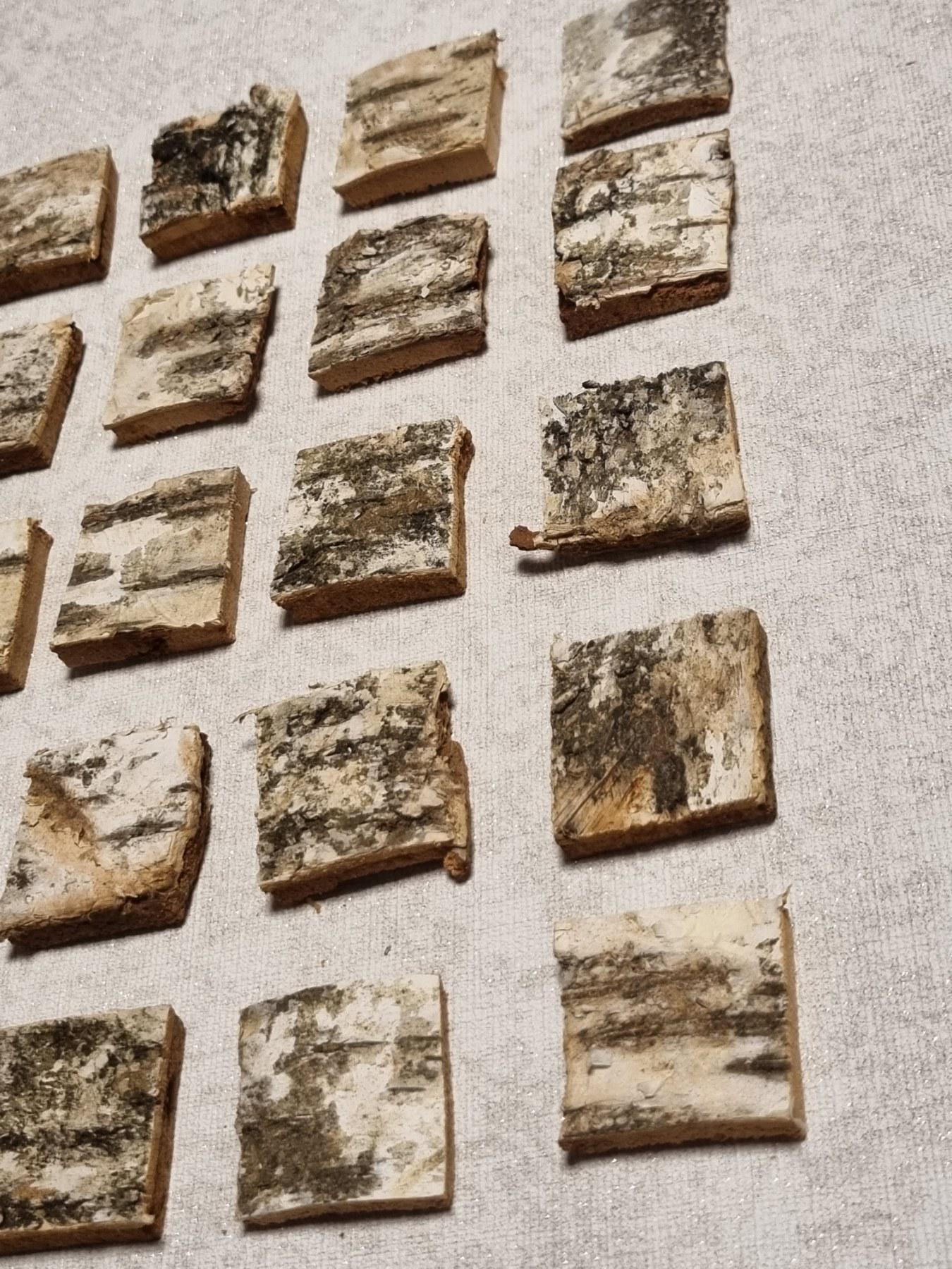 Birch Bark Squares, 30 pcs, 3x3 cm Hand-Cut Tree Bark Tiles for Crafts, Organic Birch Wood Pieces for Scrapbooking, Rustic Decor