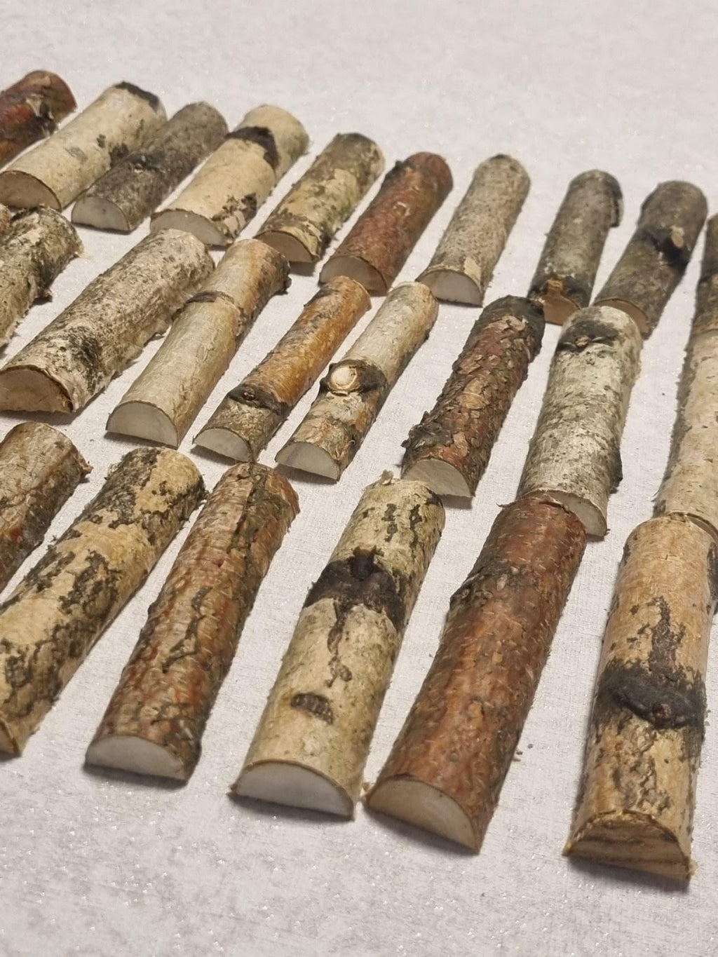 30 pcs Birch Wood Half Logs for Crafts, 4" Natural White Birch Branches, Split Birch Sticks for DIY Home Decor, Rustic Wood Slices for Art