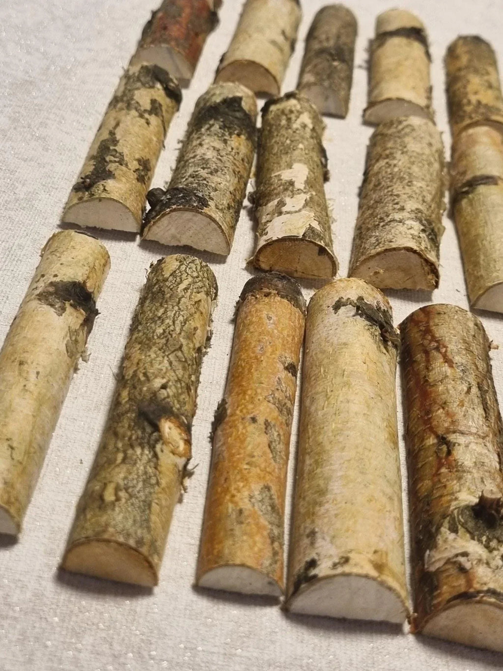 30 pcs Birch Wood Half Logs for Crafts, 4" Natural White Birch Branches, Split Birch Sticks for DIY Home Decor, Rustic Wood Slices for Art